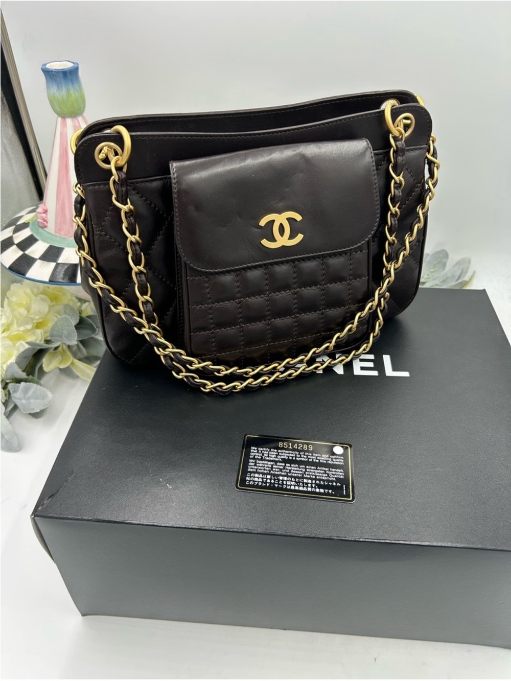 CHANEL Quilted Leather Shoulder Bag in Black with Gold Hardware